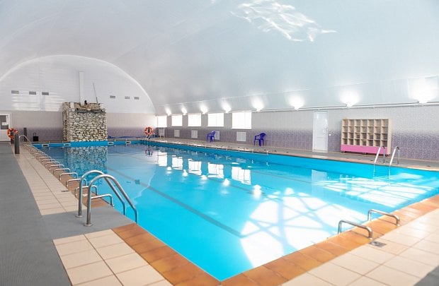 Бассейн с минеральной водой